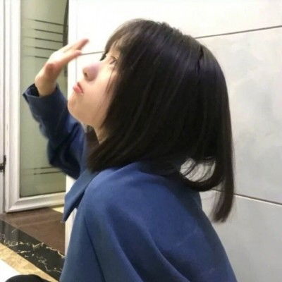 两只小猪打排球